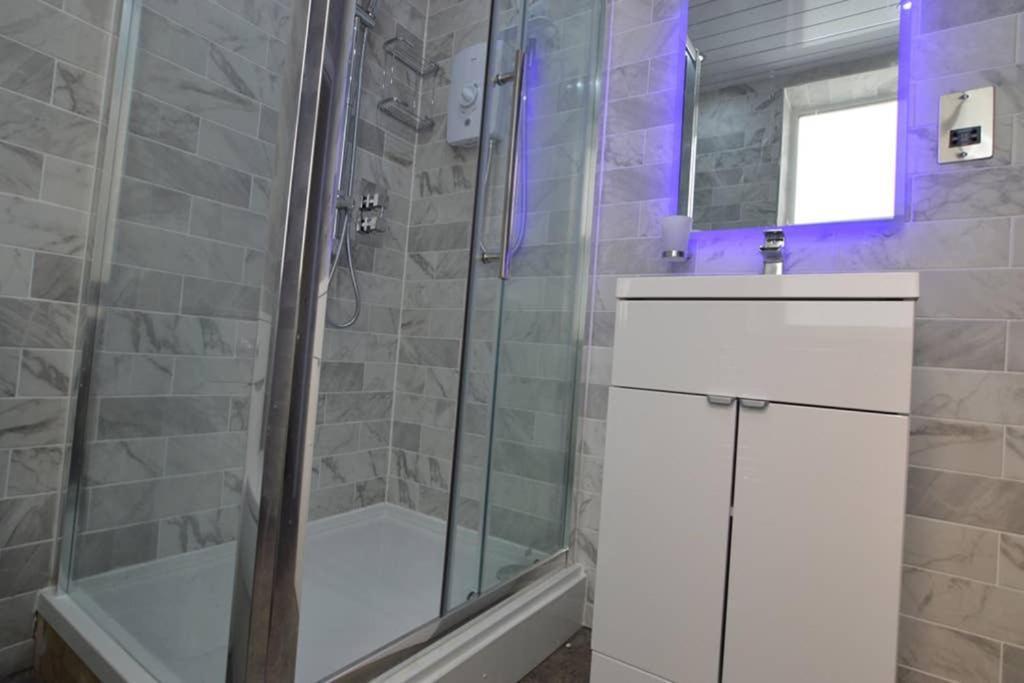 Morden Central Self Contained Flat By Cozynest Reading Kültér fotó